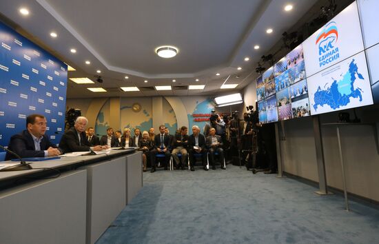 Д.Медведев в штабе партии "Единая Россия"