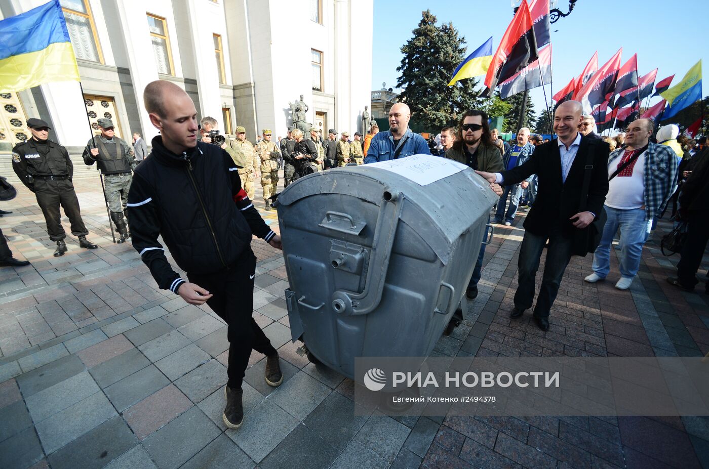 Пикет в поддержку закона о люстрации власти в Киеве