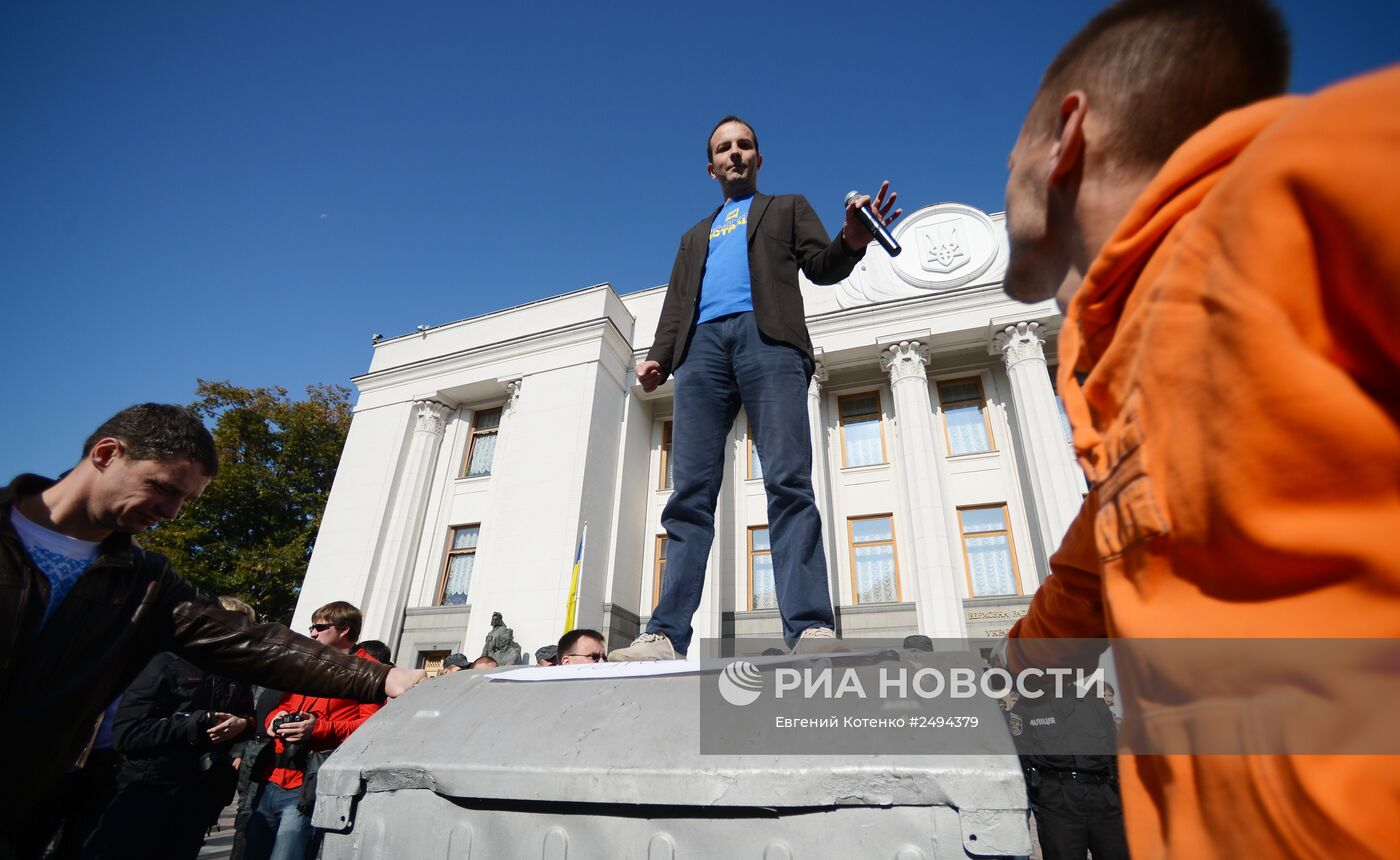 Пикет в поддержку закона о люстрации власти в Киеве