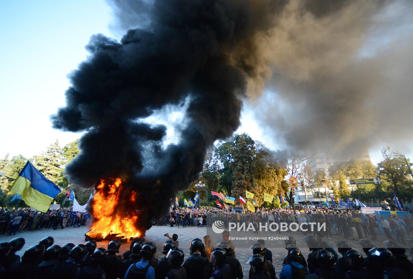 Пикет в поддержку закона о люстрации власти в Киеве