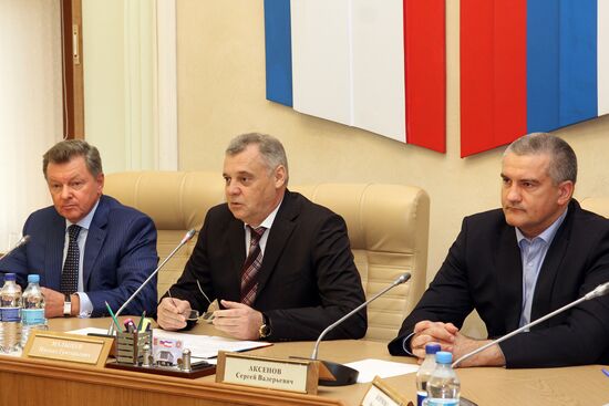 Вручение удостоверений депутатам Госсовета Республики Крым первого созыва