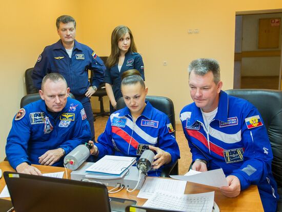 Тренировки основного экипажа корабля "Союз ТМА-14М" на космодроме "Байконур"