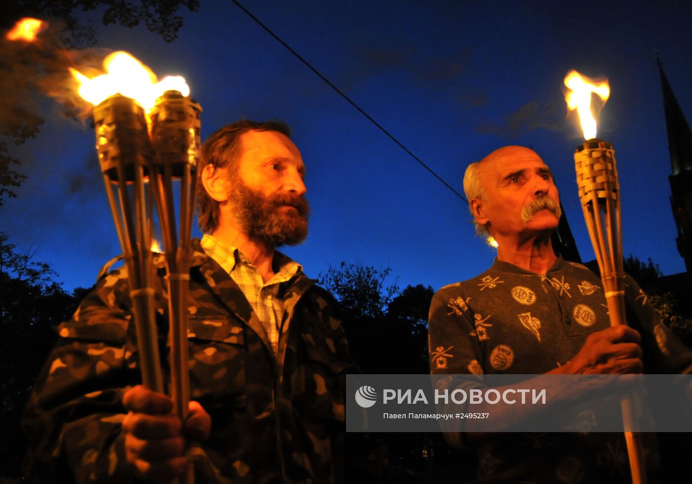 Факельное шествие памяти жертв сталинских репрессий во Львове