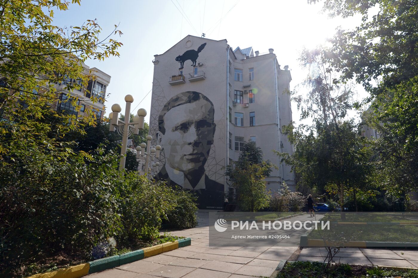 Портрет М.А. Булгакова на фасаде дома в Москве | РИА Новости Медиабанк