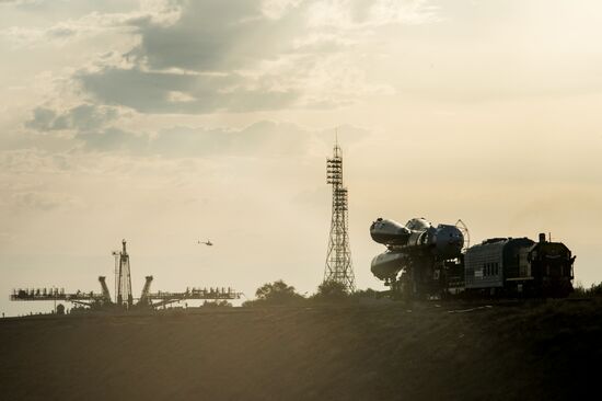 Вывоз космического корабля "Союз ТМА-14М" на старт