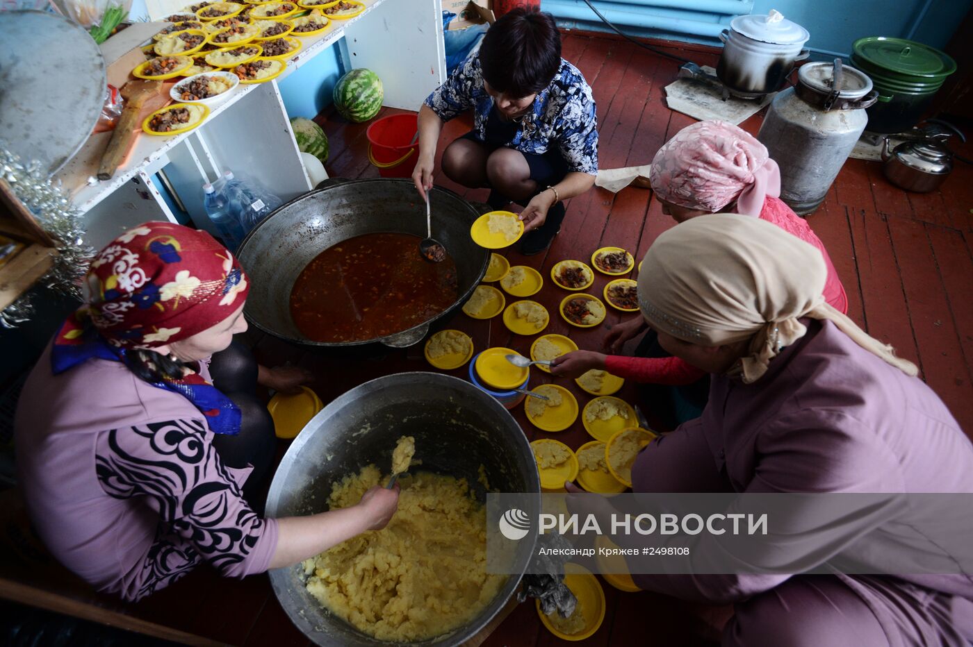 Празднование золотой свадьбы в семье алтайских казахов Дюсенби и Марии Кобдобаевых