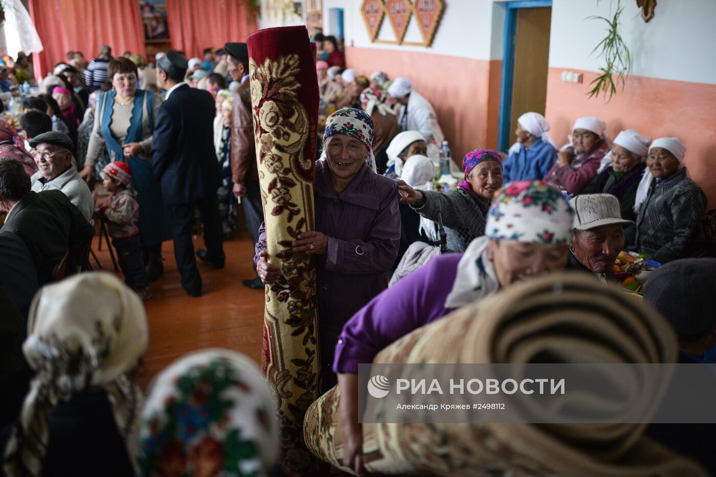 Празднование золотой свадьбы в семье алтайских казахов Дюсенби и Марии Кобдобаевых