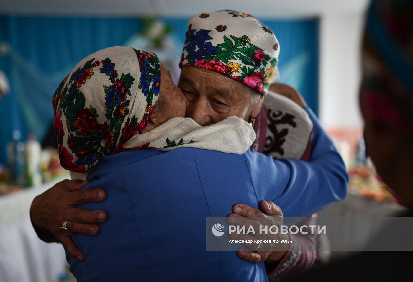 Празднование золотой свадьбы в семье алтайских казахов Дюсенби и Марии Кобдобаевых