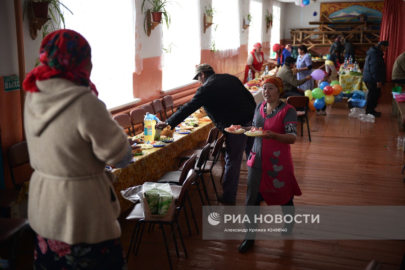 Празднование золотой свадьбы в семье алтайских казахов Дюсенби и Марии Кобдобаевых