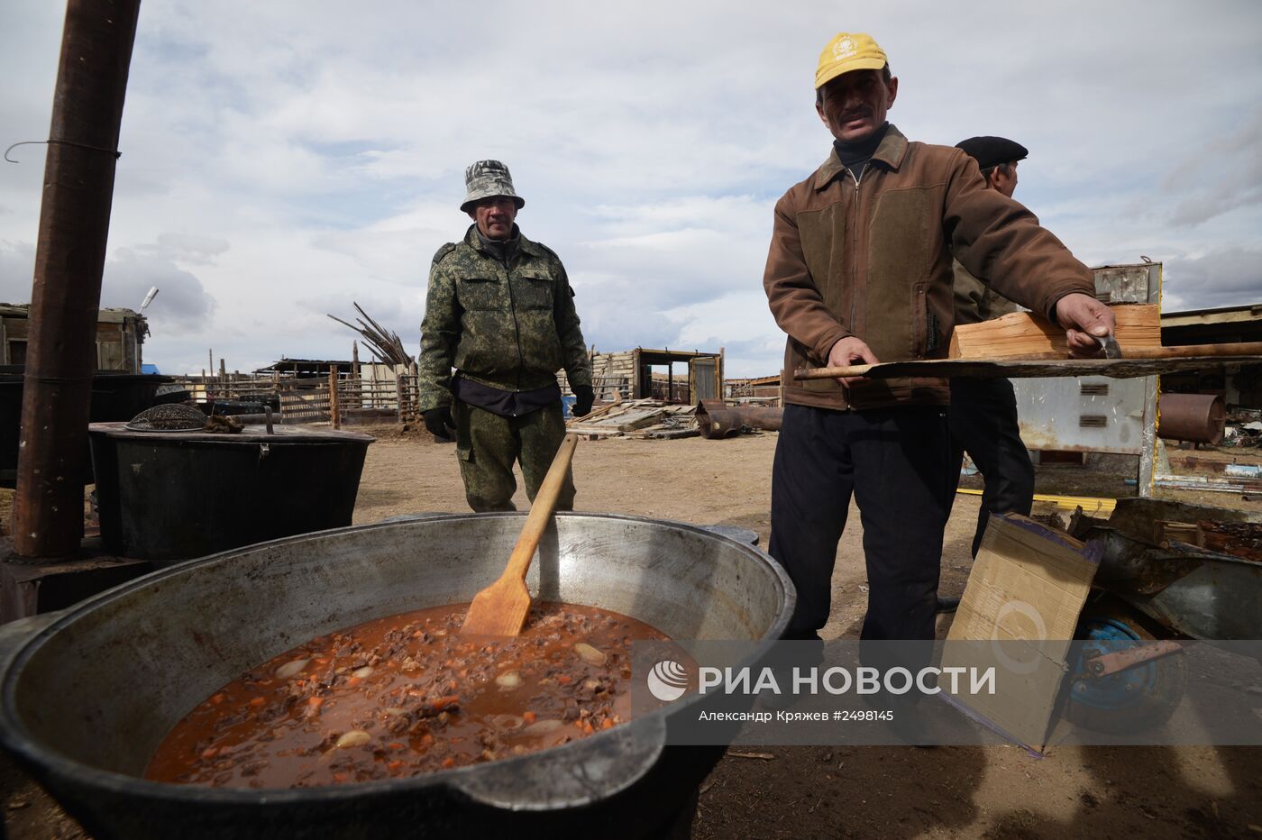 Празднование золотой свадьбы в семье алтайских казахов Дюсенби и Марии Кобдобаевых