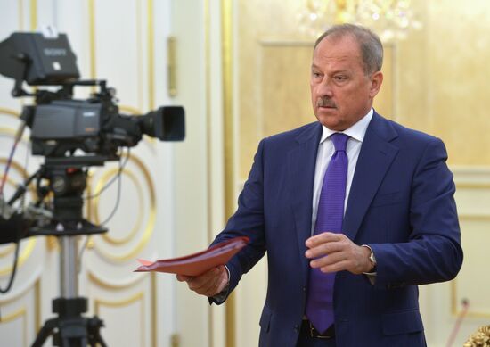 Д.Медведев провел заседание наблюдательного совета Внешэкономбанка