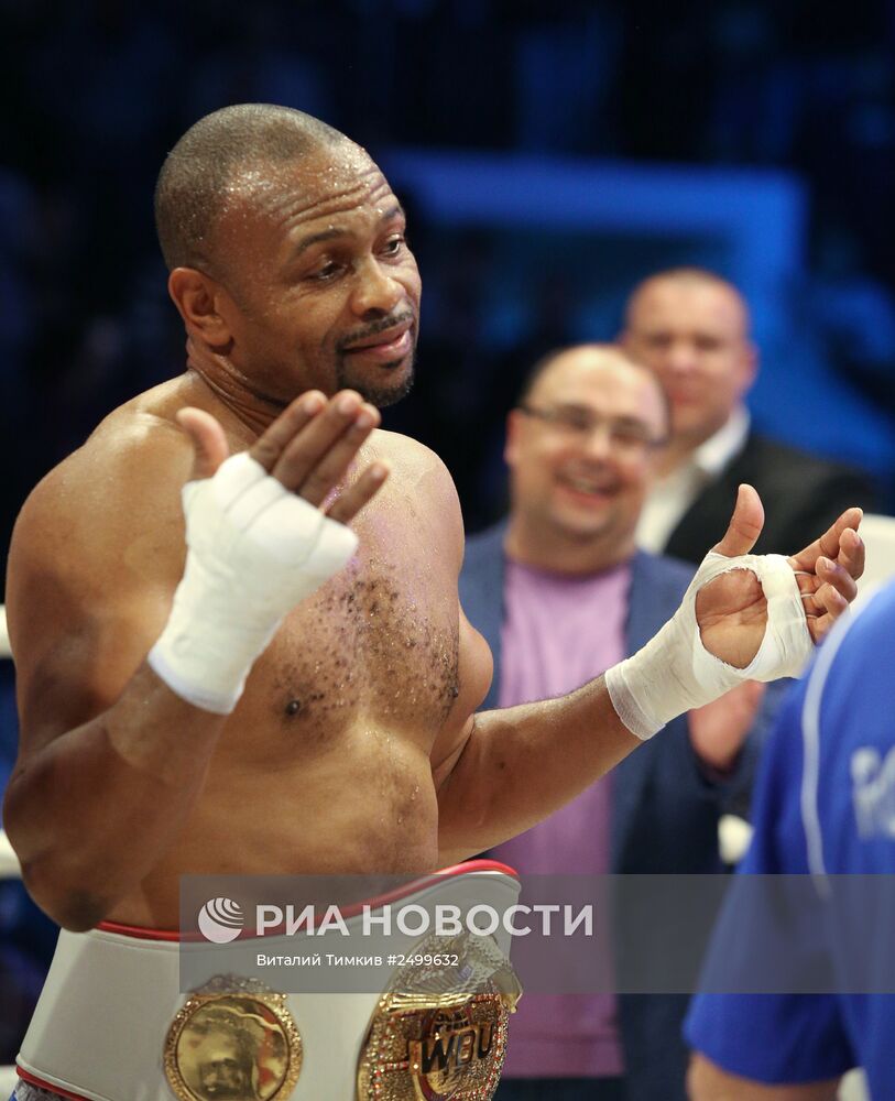 Бокс. Бой Роя Джонса и Хани Атийо