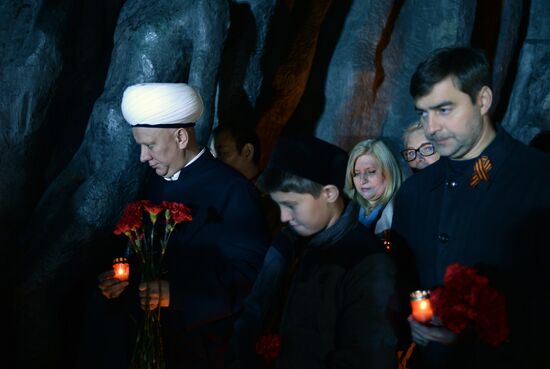 Акция памяти "Донецк: невинно убиенные" проходит на Поклонной горе в Москве