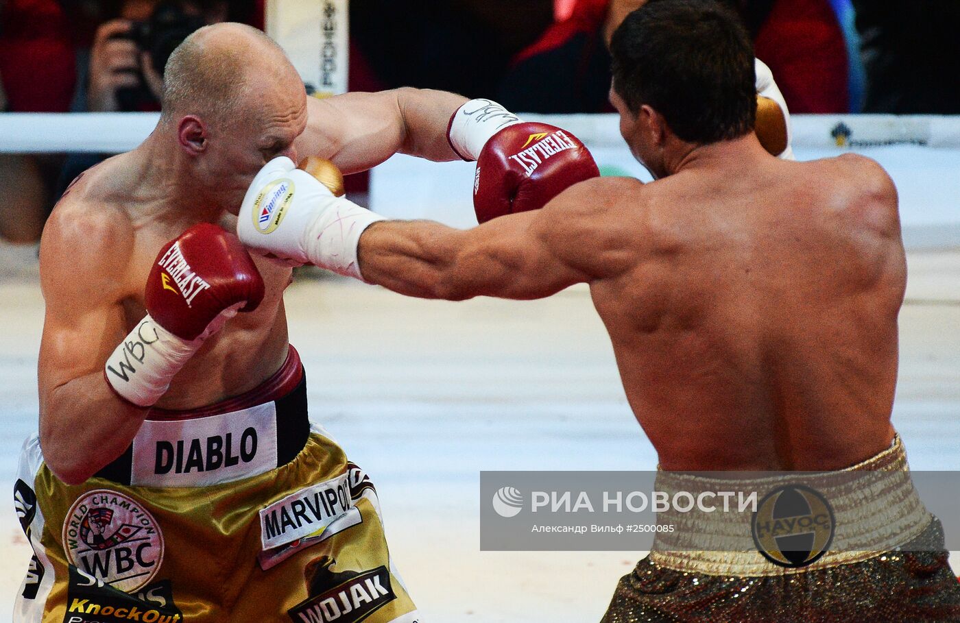 Бокс. Поединки за звания чемпионов по версии WBA и WBC