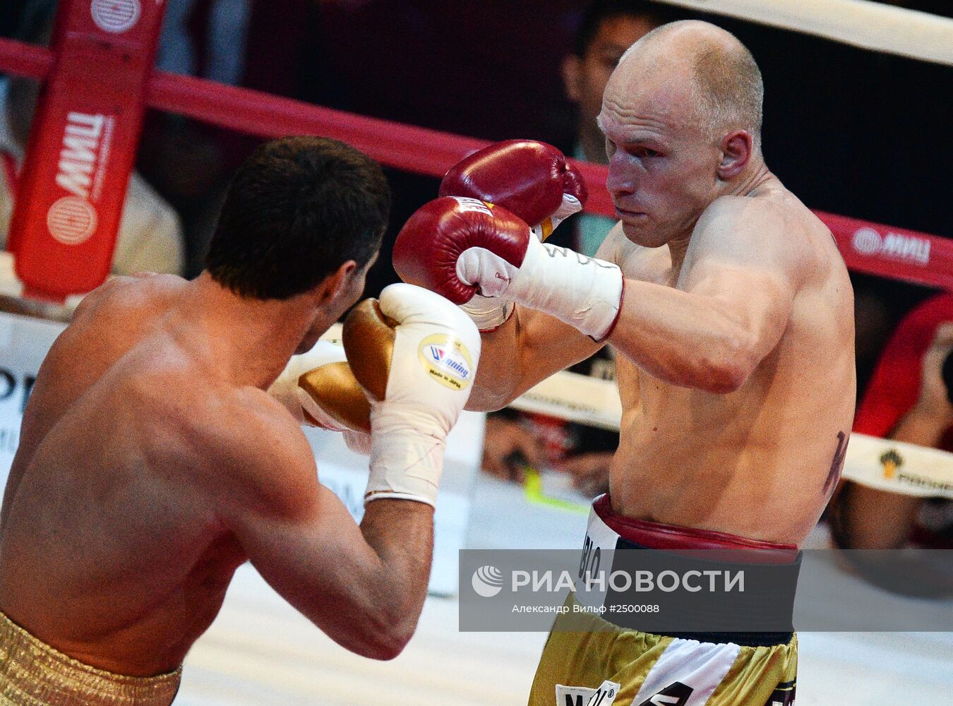 Бокс. Поединки за звания чемпионов по версии WBA и WBC