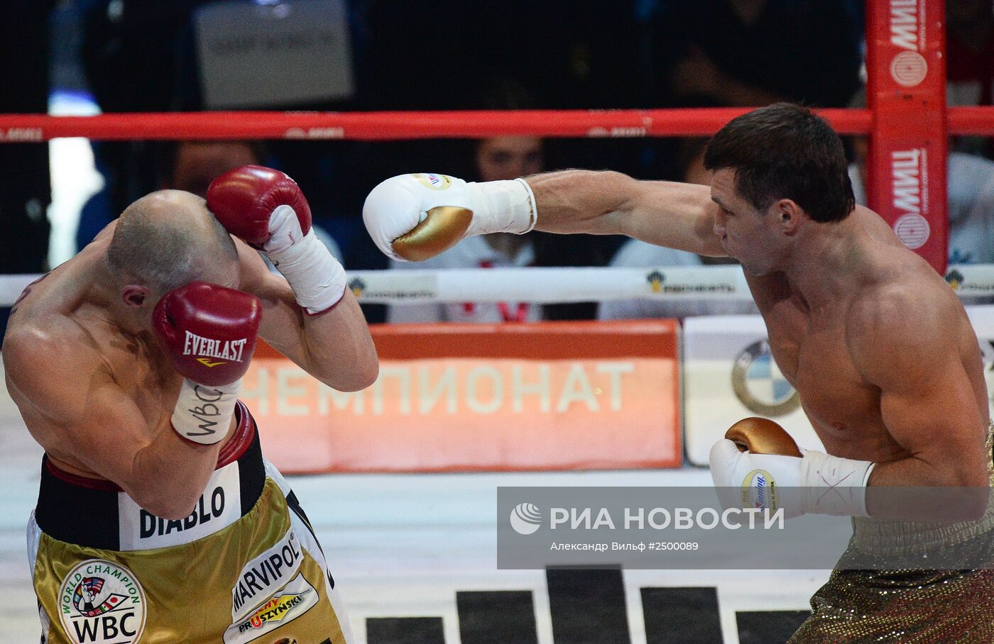 Бокс. Поединки за звания чемпионов по версии WBA и WBC