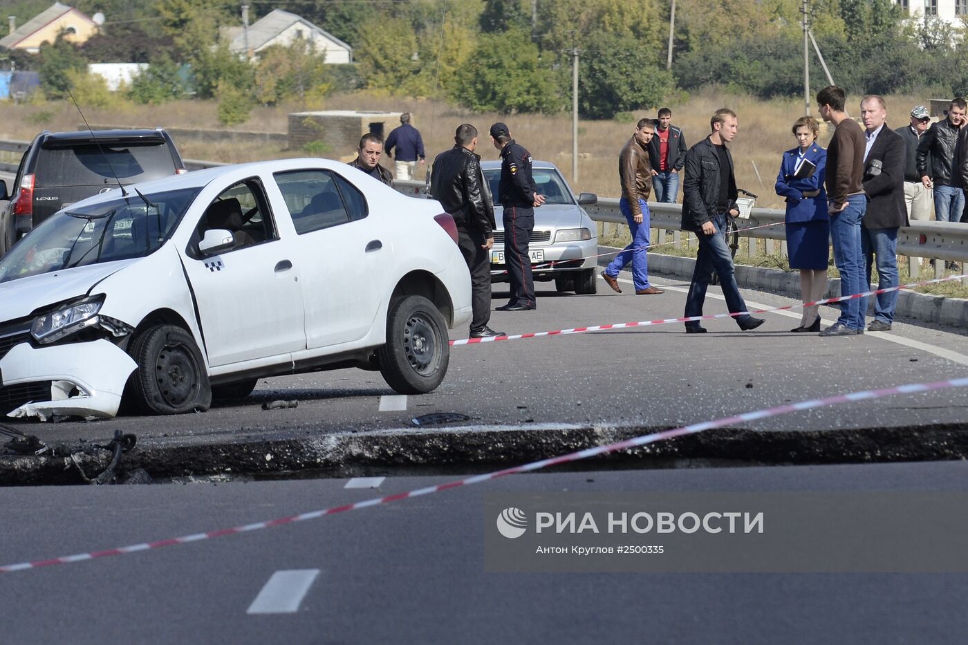 Обвал грунта на участке автотрассы в Крыму