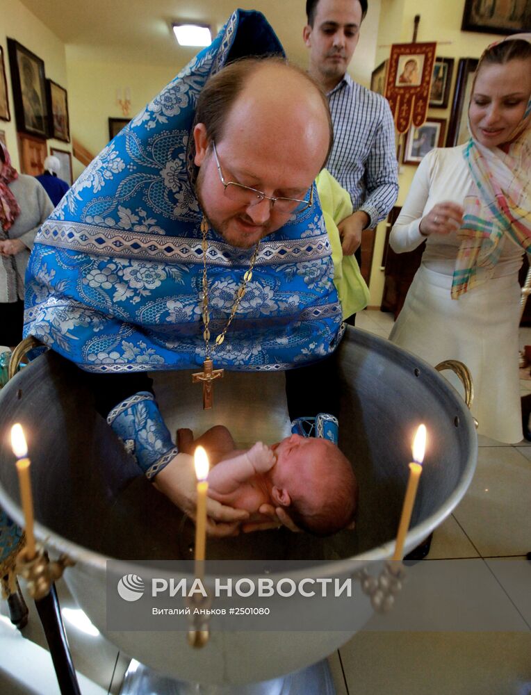 Обряд крещения младенца в храме Святителя Николая Чудотворца во Владивостоке