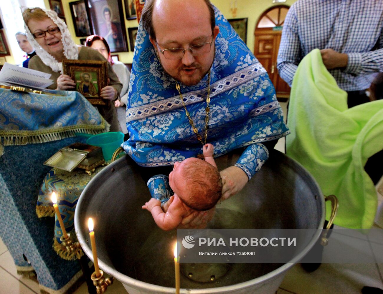Обряд крещения младенца в храме Святителя Николая Чудотворца во Владивостоке