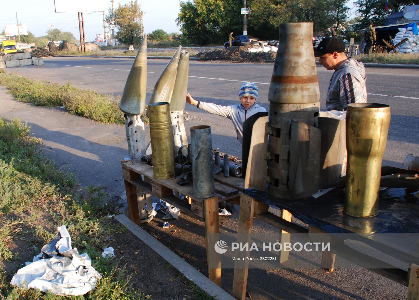 Выставка "Эхо войны" на блок-посту ополченцев в Макеевке