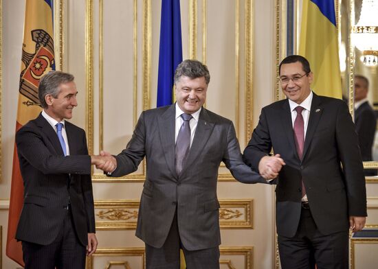 Президент Украины П.Порошенко встретился с премьер-министрами Румынии и Молдовы