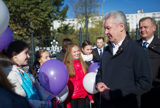 С.Собянин осмотрел благоустроенный парк "Сиреневый сад"