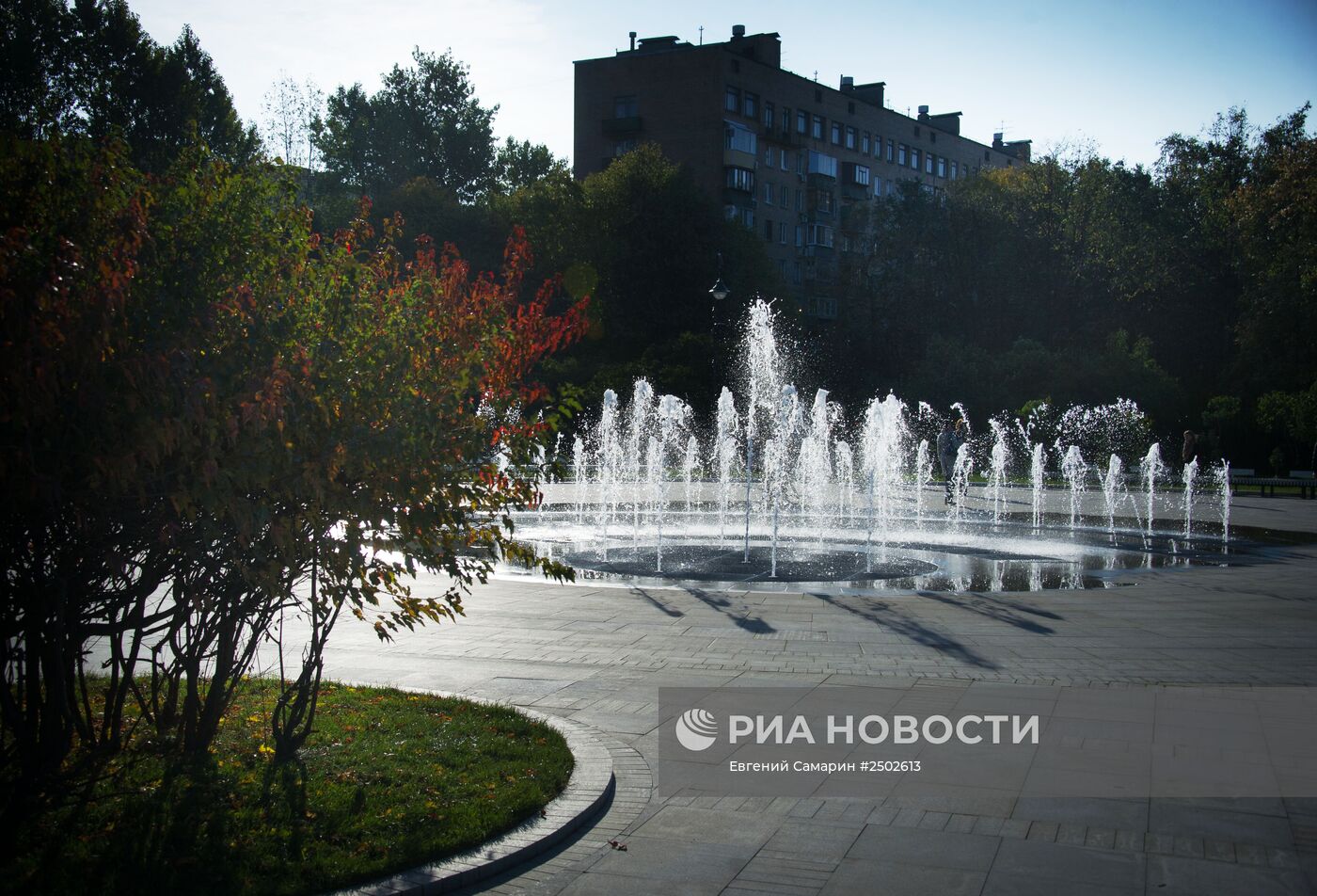 С.Собянин осмотрел благоустроенный парк "Сиреневый сад"