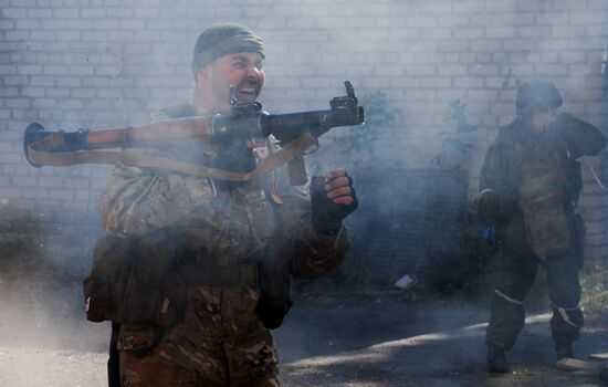 Бои в районе аэропорта города Донецка