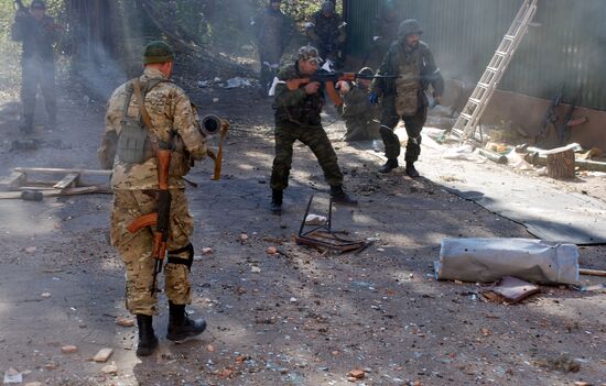 Бои в районе аэропорта города Донецка