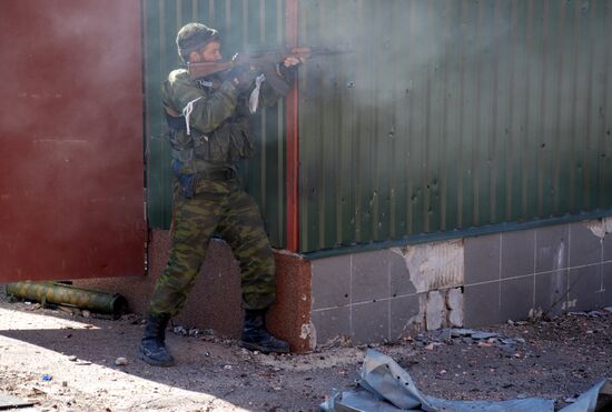 Бои в районе аэропорта города Донецка
