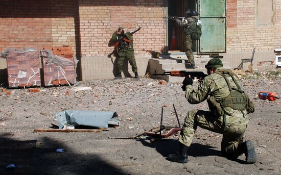 Бои в районе аэропорта города Донецка