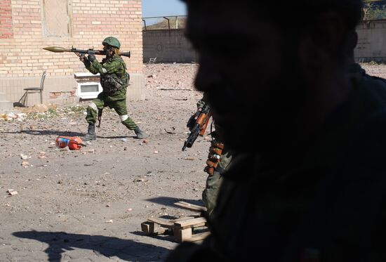 Бои в районе аэропорта города Донецка