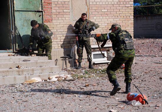 Бои в районе аэропорта города Донецка