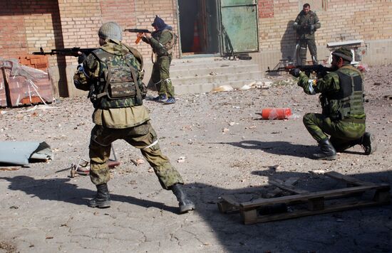 Бои в районе аэропорта города Донецка