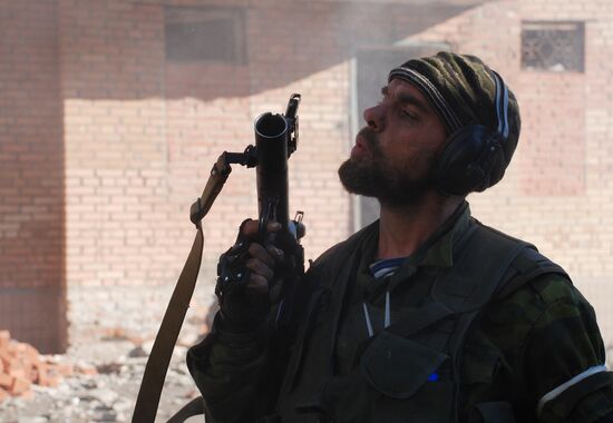 Бои в районе аэропорта города Донецка