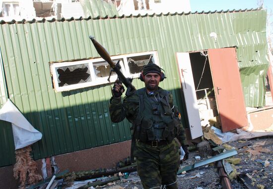 Бои в районе аэропорта города Донецка