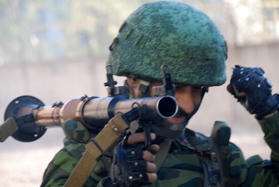 Бои в районе аэропорта города Донецка