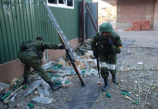 Бои в районе аэропорта города Донецка