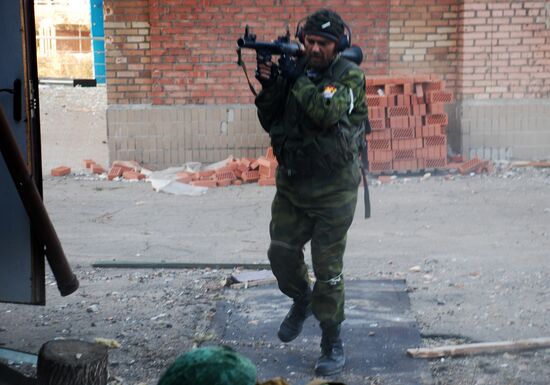 Бои в районе аэропорта города Донецка