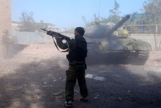 Бои в районе аэропорта города Донецка