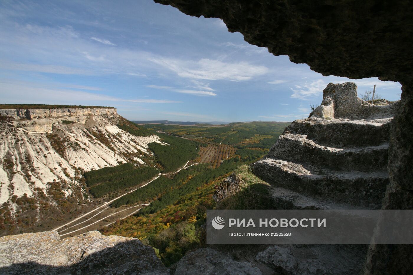Cредневековый караимский город-крепость Чуфут-Кале в Крыму