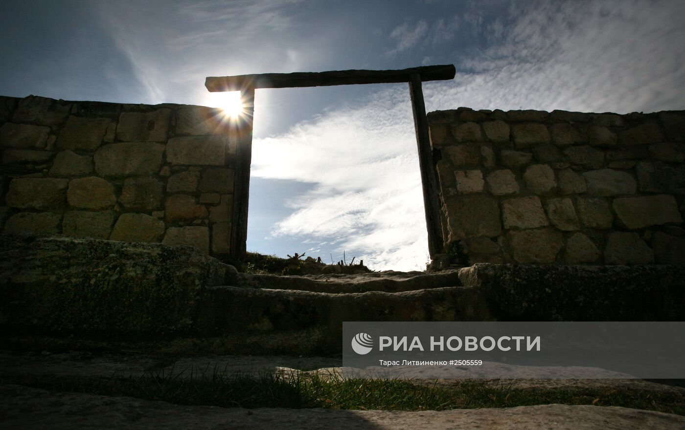 Cредневековый караимский город-крепость Чуфут-Кале в Крыму