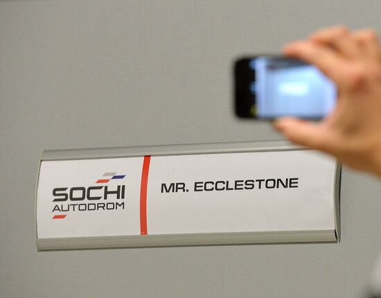 Подготовка к российскому этапу чемпионата мира по кольцевым автогонкам в классе "Формула-1"