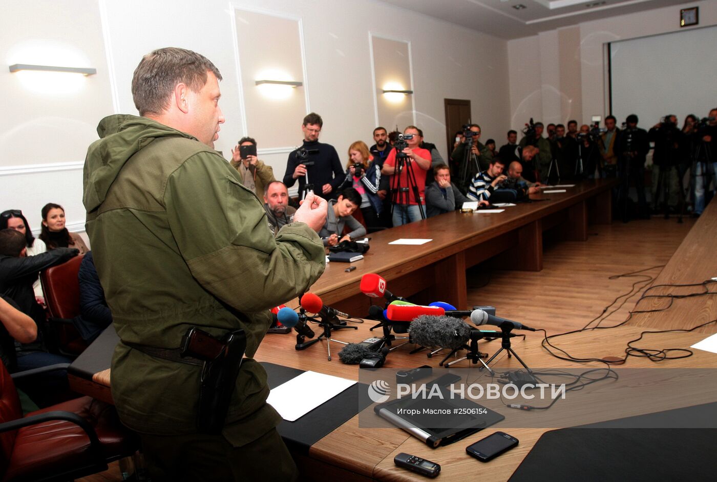 Премьер-министр ДНР Александр Захарченко опроверг слухи о своей отставке