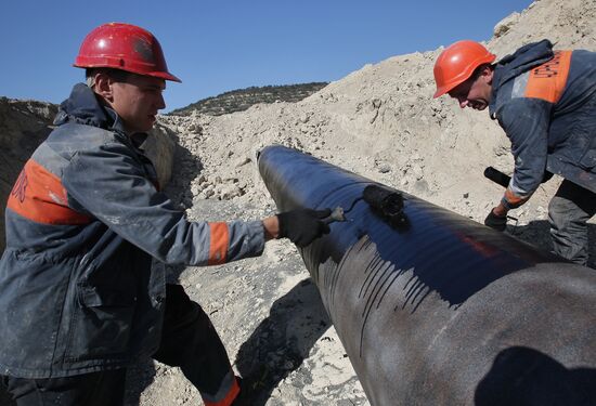 Подготовка газопровода к зимнему сезону в Крыму