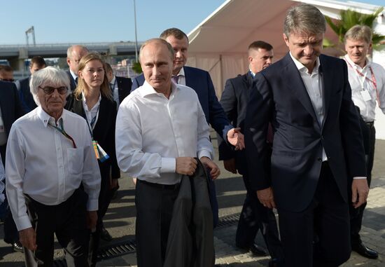 В.Путин посетил российский этап гонки чемпионата мира по кольцевым автогонкам в классе "Формула-1"