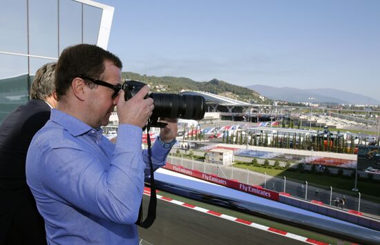 Д.Медведев посетил российский этап гонки чемпионата мира по кольцевым автогонкам в классе "Формула-1"