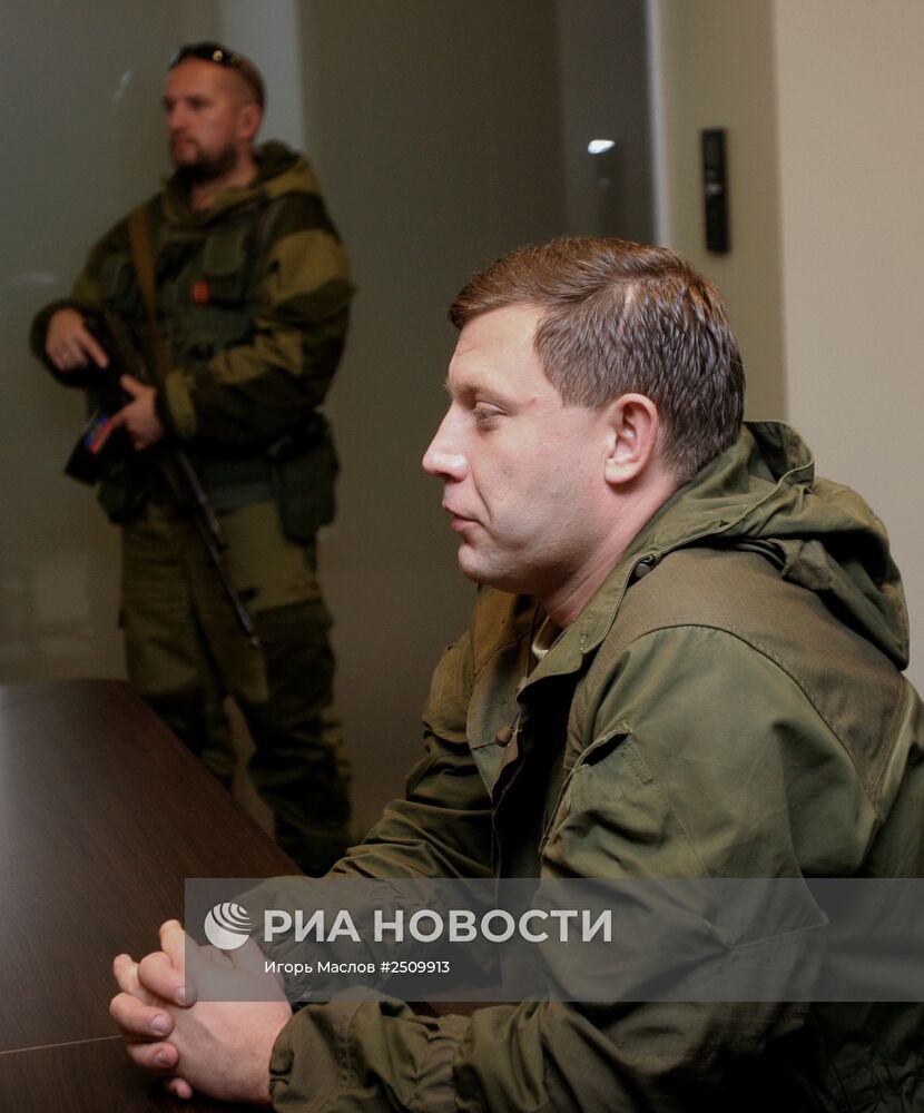 А.Захарченко получил удостоверение кандидата на пост главы ДНР
