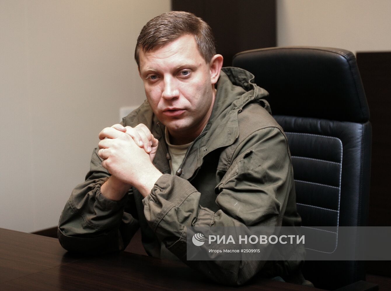 А.Захарченко получил удостоверение кандидата на пост главы ДНР