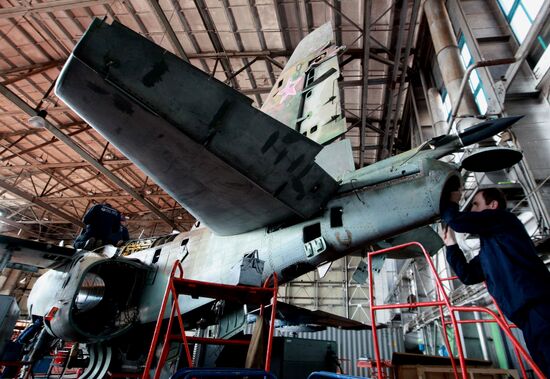 Работа авиационного ремонтного завода в Приморском крае